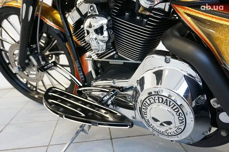 Harley-Davidson FLHTCU Image 5